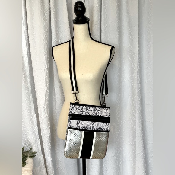NWT Neoprene Crossbody - Shoulder Bag - Picture 1 of 2